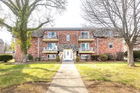 10 Skyline Dr #7, Braintree, MA 02184