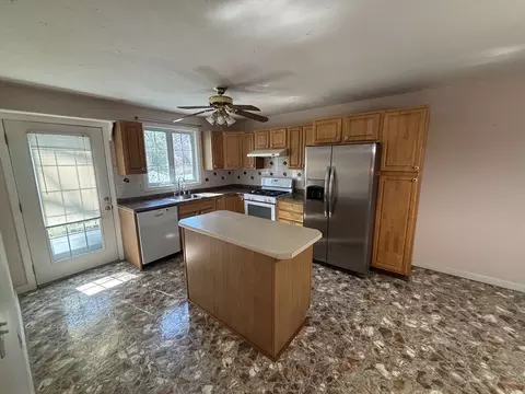 107 Apple Creek Ln, Fall River, MA 02720 photo 4