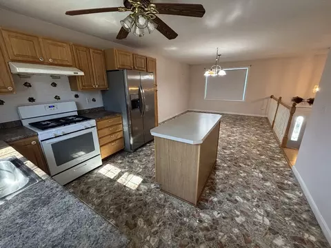 107 Apple Creek Ln, Fall River, MA 02720 photo 3