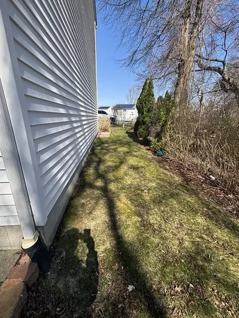 107 Apple Creek Ln, Fall River, MA 02720 photo 16