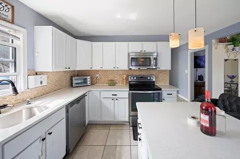 34 Bouchard Ave, Dracut, MA 01826 photo 4