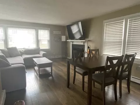 Living - 86 Peekskill Ave, Springfield, MA 01129 photo 1 of 2