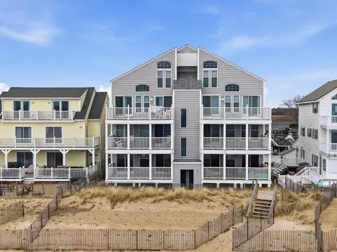 178 N End Blvd #F, Salisbury, MA 01952