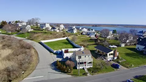 15 Clark Rd, Ipswich, MA 01938