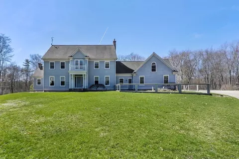 18 Abbey Ln, Rehoboth, MA 02769