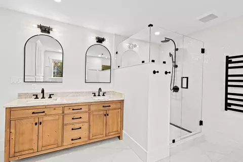 Bath - 7 Lewis Ct, Hingham, MA 02043 photo 1 of 2