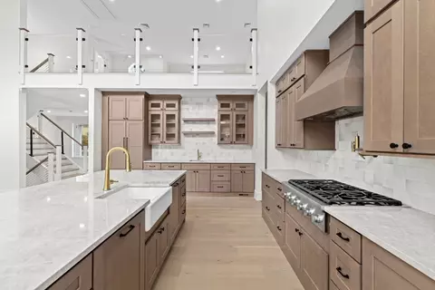 Kitchen - 7 Lewis Ct, Hingham, MA 02043 photo 3 of 4