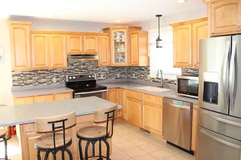 2026 Parker St, Springfield, MA 01128 photo 5
