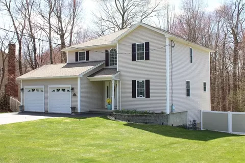 2026 Parker St, Springfield, MA 01128 photo 2