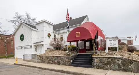 11 Linden St, Reading, MA 01867