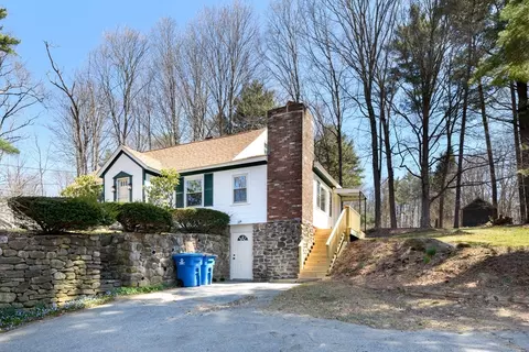 40 Warren Rd, Brimfield, MA 01010