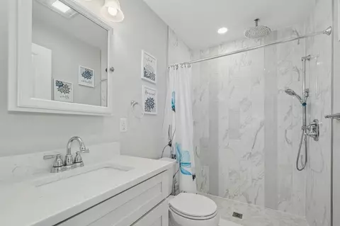 Bath - 140 Main St #B, Upton, MA 01568 photo 2 of 3