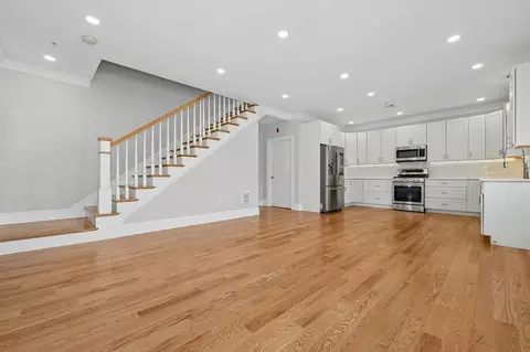 Living - 140 Main St #B, Upton, MA 01568 photo 2 of 5