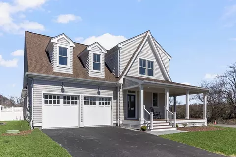 5 Lookout Ln, Portsmouth, RI 02871