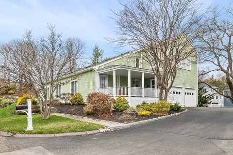 17 Garfield St, Marblehead, MA 01945