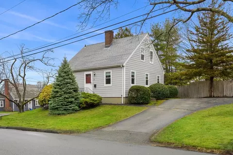 2 Girdler Rd, Marblehead, MA 01945
