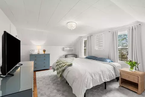 Bedroom - 2 Girdler Rd, Marblehead, MA 01945 photo 3 of 6