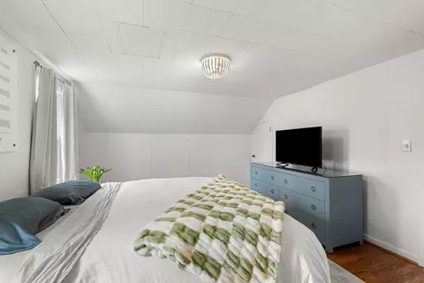 Bedroom - 2 Girdler Rd, Marblehead, MA 01945 photo 5 of 6