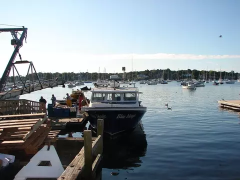 View/Area - 2 Girdler Rd, Marblehead, MA 01945 photo 2 of 4