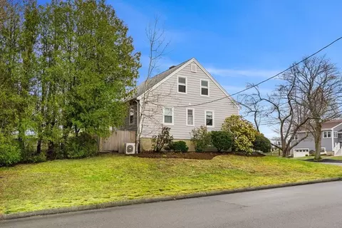 Exterior - 2 Girdler Rd, Marblehead, MA 01945 photo 4 of 5