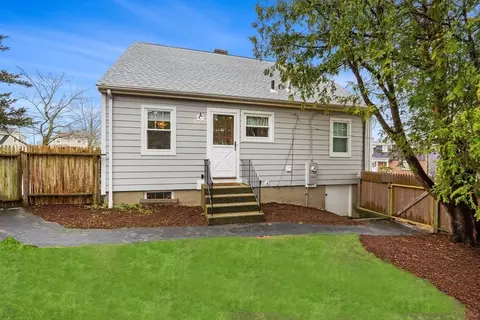 Exterior - 2 Girdler Rd, Marblehead, MA 01945 photo 2 of 5