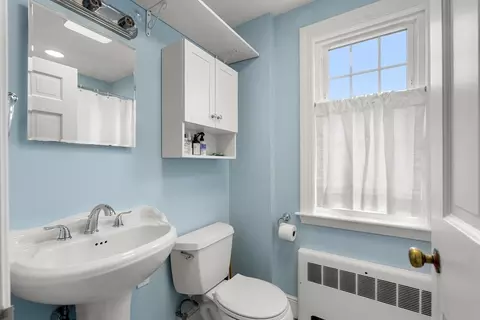 Bath - 2 Girdler Rd, Marblehead, MA 01945 photo 1 of 1