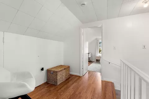 Entry Way - 2 Girdler Rd, Marblehead, MA 01945 photo 2 of 2