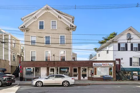 126 Pleasant St, Marblehead, MA 01945