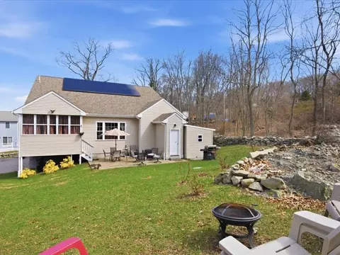 67 Ling St, Fall River, MA 02720 photo 4