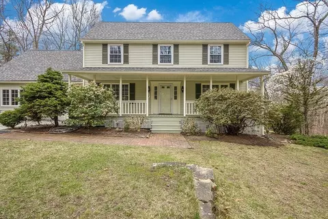 7 Neck Hill Rd, Mendon, MA 01756