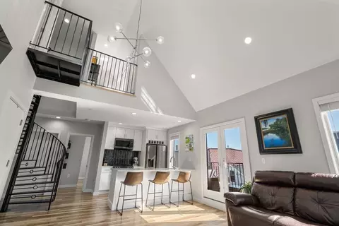 254 Everett St #3, Boston, MA 02128