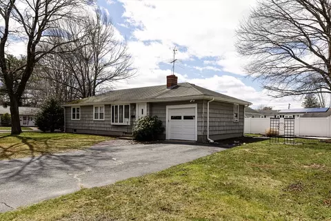 13 Ballydrain Rd, Framingham, MA 01701