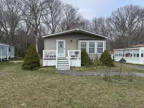50 Highland St #137, Taunton, MA 02780