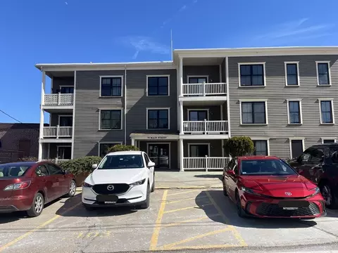 75 Main St #104, Amesbury, MA 01913