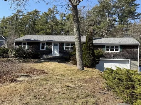 165 Hedges Pond Rd, Plymouth, MA 02360
