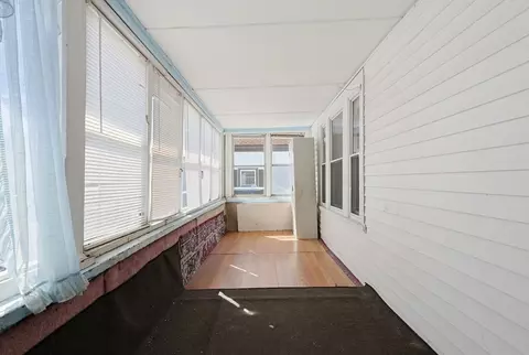 22 Camp St, Worcester, MA 01603 photo 2