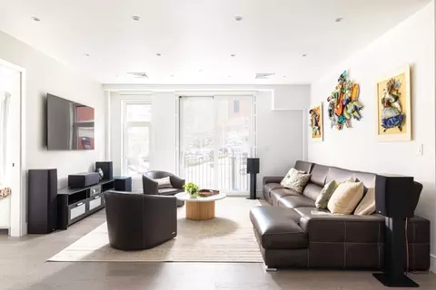 69 Walnut St #4, Brookline, MA 02445 photo 4