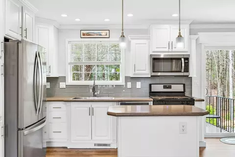 Kitchen - 117 Topaz Ter, Gardner, MA 01440 photo 2 of 3