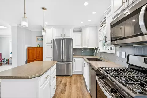 Kitchen - 117 Topaz Ter, Gardner, MA 01440 photo 3 of 3