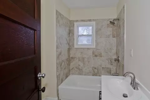 Bath - 24 Morrell St, Springfield, MA 01104 photo 1 of 4