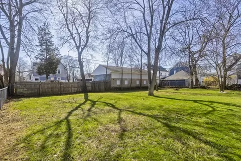 Exterior - 24 Morrell St, Springfield, MA 01104 photo 7 of 10