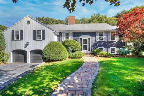 70 Ellis Farm Ln, Melrose, MA 02176