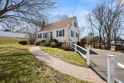 25 Hawkins St, Weymouth, MA 02189