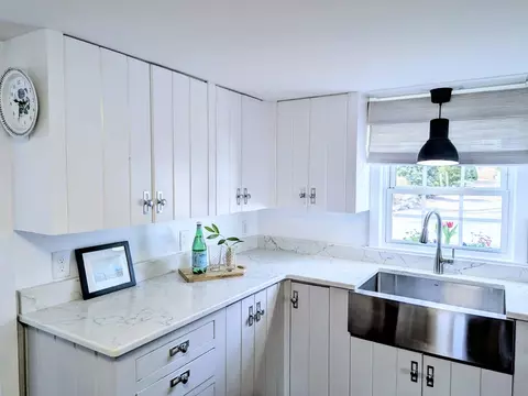 Kitchen - 26 Bayview Rd, Marblehead, MA 01945 photo 2 of 7