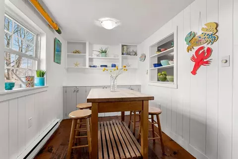 Dining - 26 Bayview Rd, Marblehead, MA 01945 photo 2 of 3