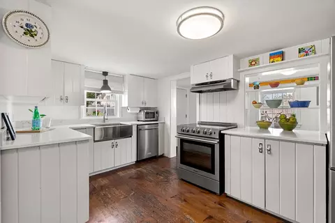 Kitchen - 26 Bayview Rd, Marblehead, MA 01945 photo 3 of 7