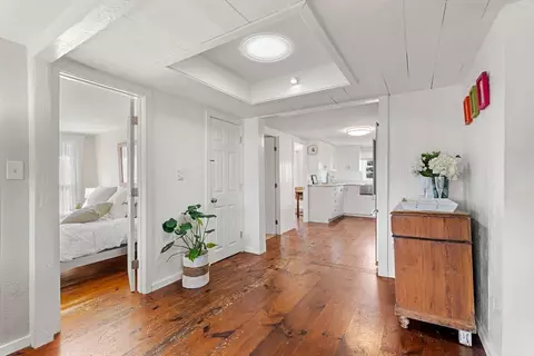 Entry Way - 26 Bayview Rd, Marblehead, MA 01945 photo 1 of 3
