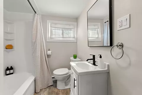 Bath - 26 Bayview Rd, Marblehead, MA 01945 photo 2 of 2