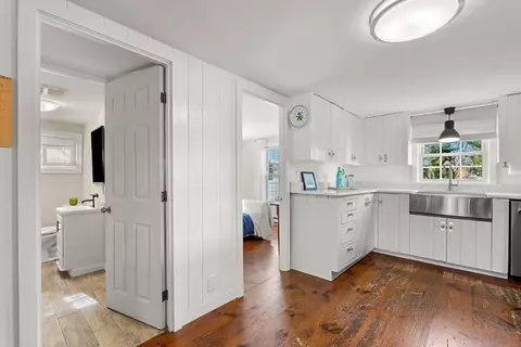 Entry Way - 26 Bayview Rd, Marblehead, MA 01945 photo 3 of 3