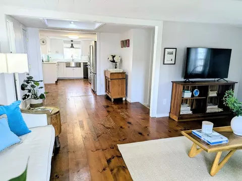 Living - 26 Bayview Rd, Marblehead, MA 01945 photo 2 of 3